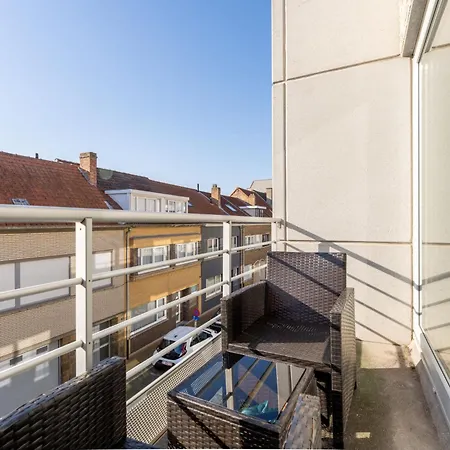 Zandloper With Balcony By Interhome